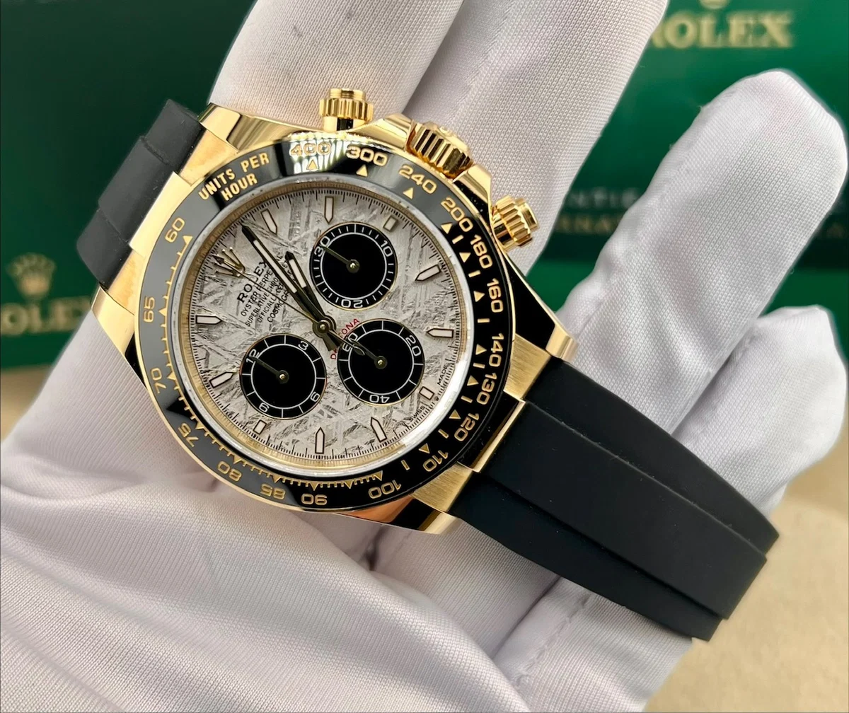 Rolex Daytona Ref: 126518LN Material: Oro Amarillo Correa: Oysterflex Automático 40 mm Mecanismo: 4131 Cristal: zafiro Color de la esfera: Meteorito