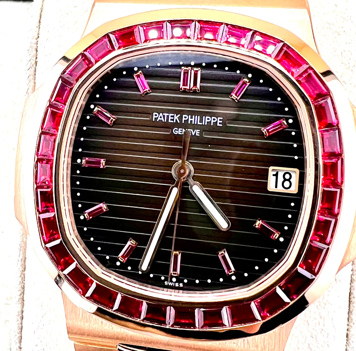 PATEK PHILIPPE - NAUTILUS - Image 2